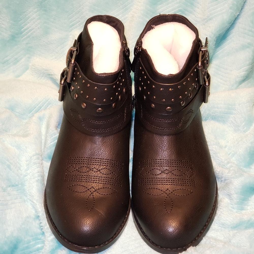 BLACK STRAPPY ANKLE BOOTIES